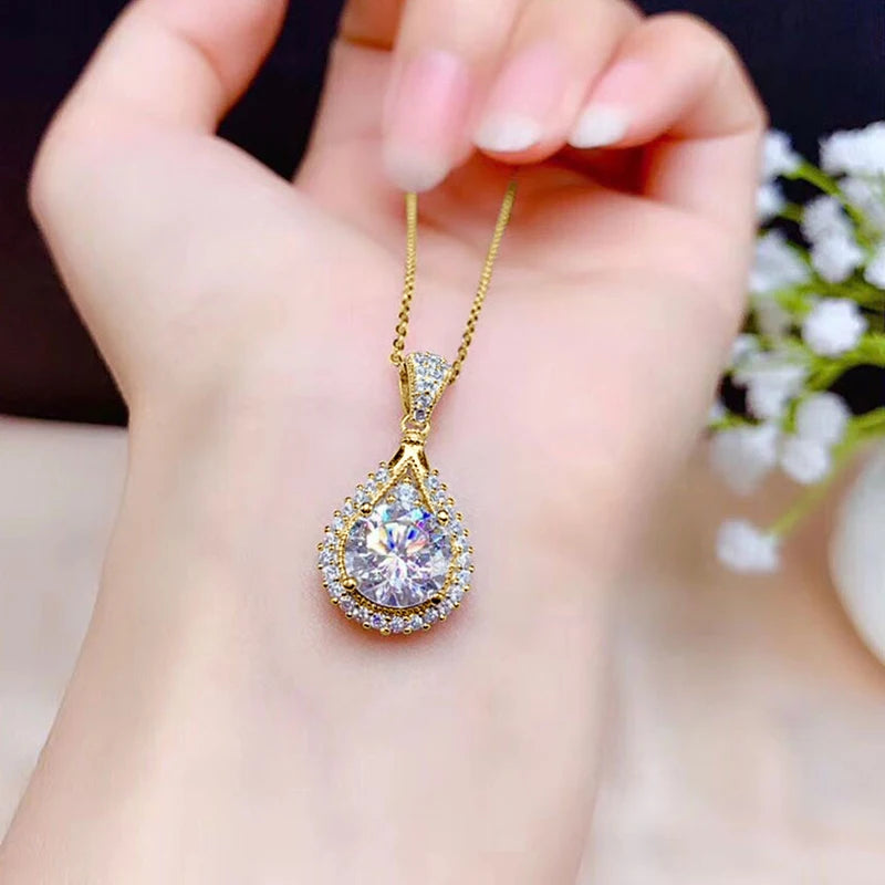 Étoile Drop moissanite necklace — elegant product detail