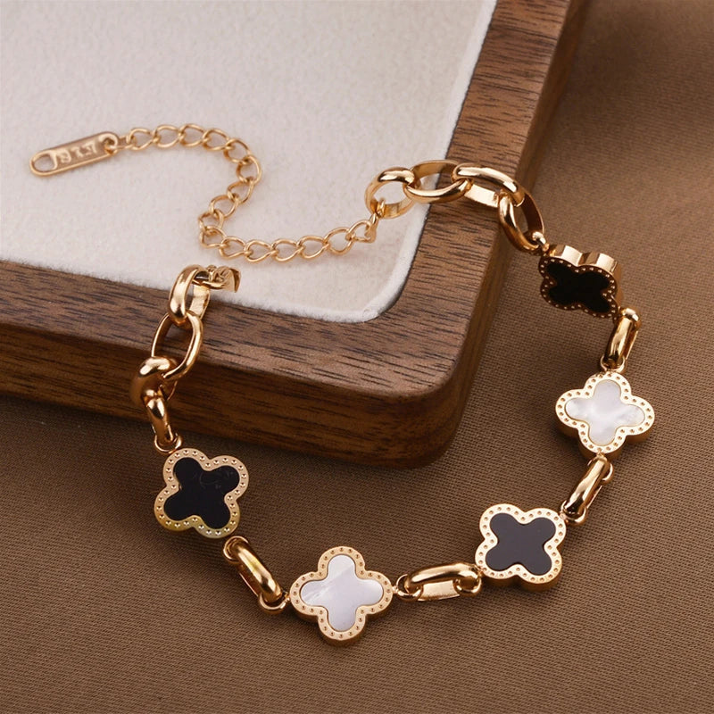 Élan four-leaf clover bracelet on ivory stone — detail 2