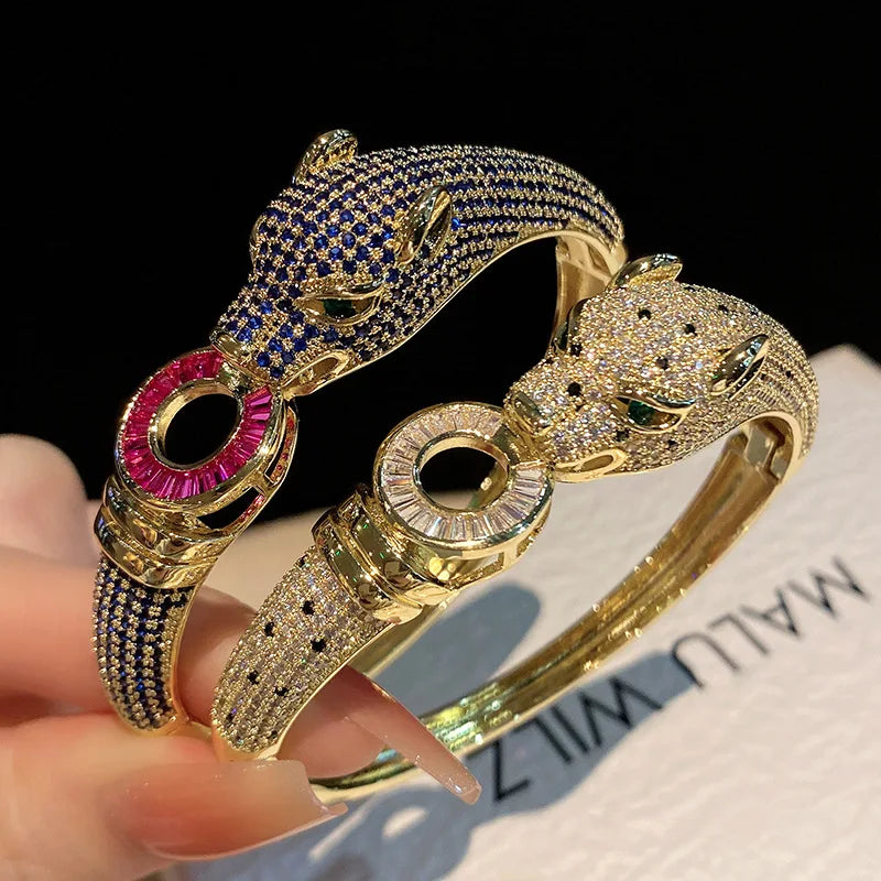 Féline Pavé Cuff Bracelet — detail view 4