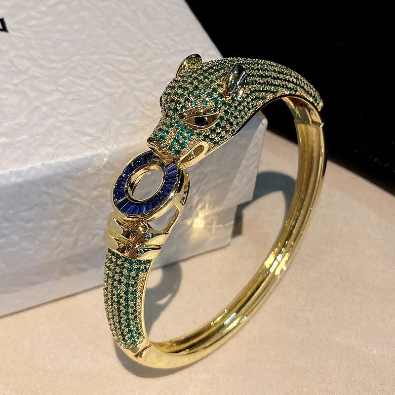 Féline Pavé Cuff Bracelet — detail view 11